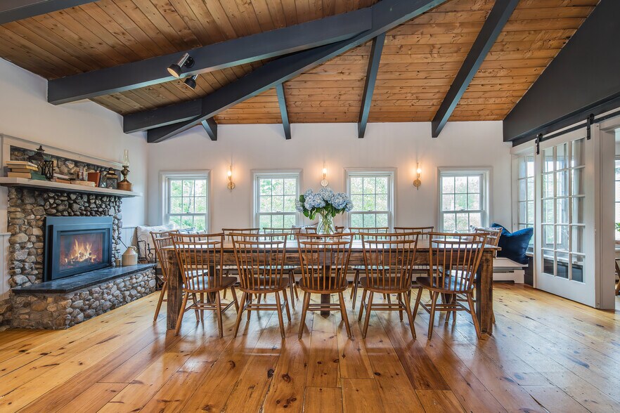 More Photos Of 54 Red Clover Ln, Mendon Hotel For Sale