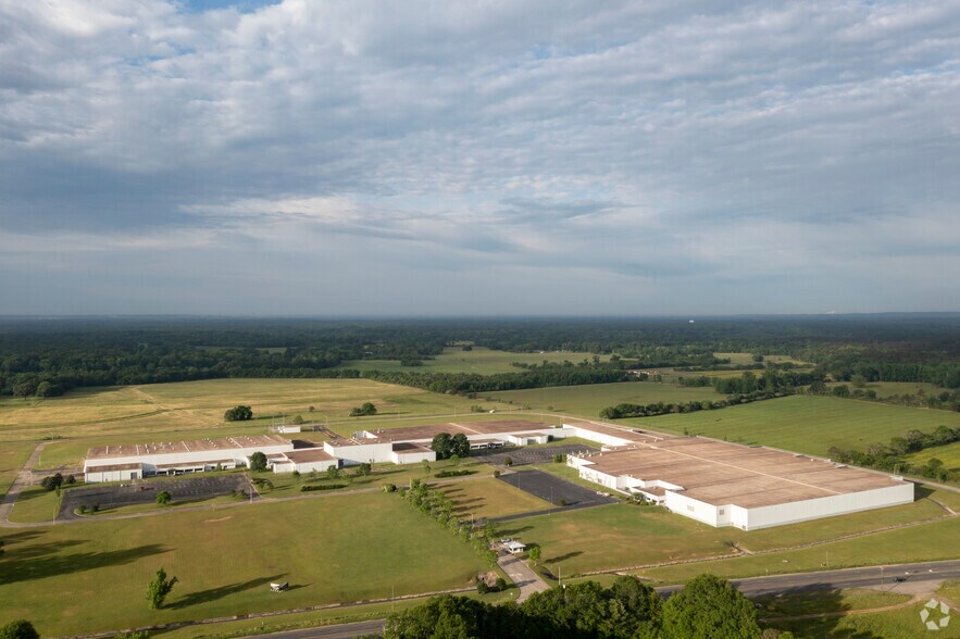 More Photos Of 3145 Elmore Rd, Wetumpka Manufacturing For Lease