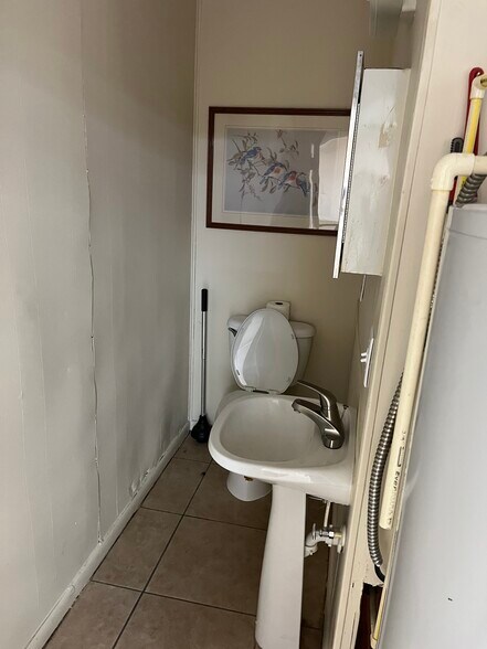 More Photos Of 5807 Macy Ave, Jacksonville Office For Sale