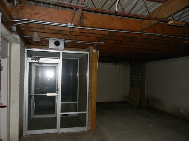 More Photos Of 1650 Cass St, Fort Wayne Warehouse For Sale