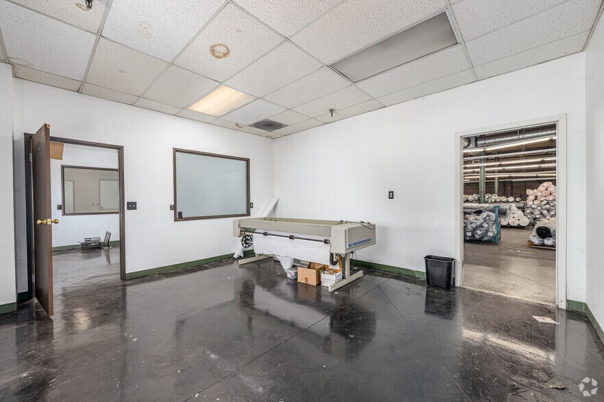 More Photos Of 5801 S Alameda St, Los Angeles Manufacturing For Sale
