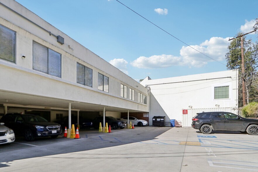 More Photos Of 10639 Riverside Dr, North Hollywood Office For Sale