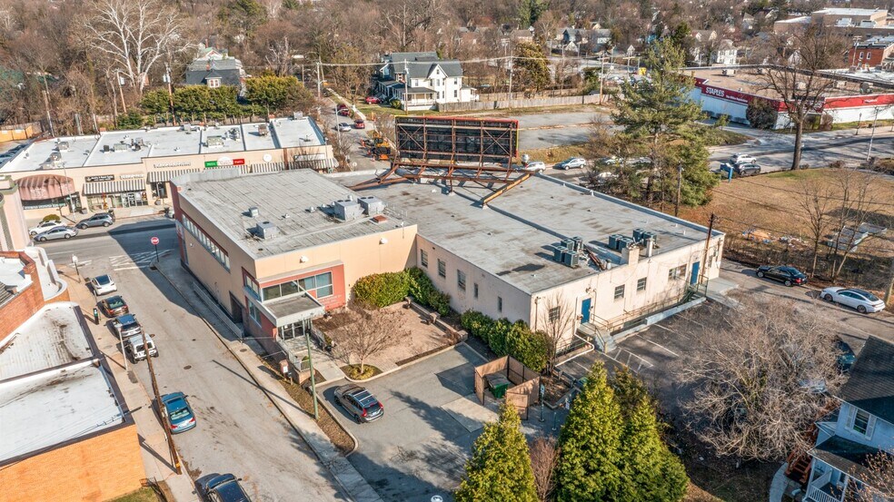 More Photos Of 5900 York Rd, Baltimore Storefront Retail Office For Sale