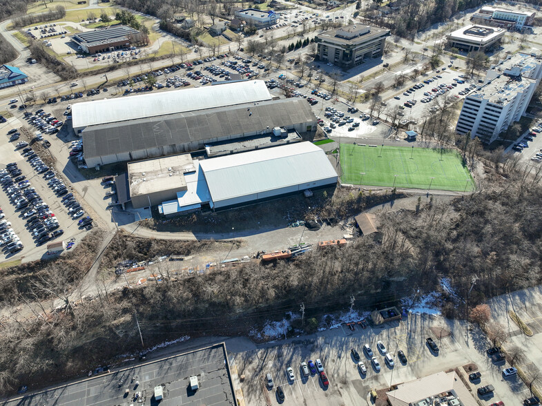 More Photos Of 1 Racquet Ln, Monroeville Sports And Entertainment For Lease