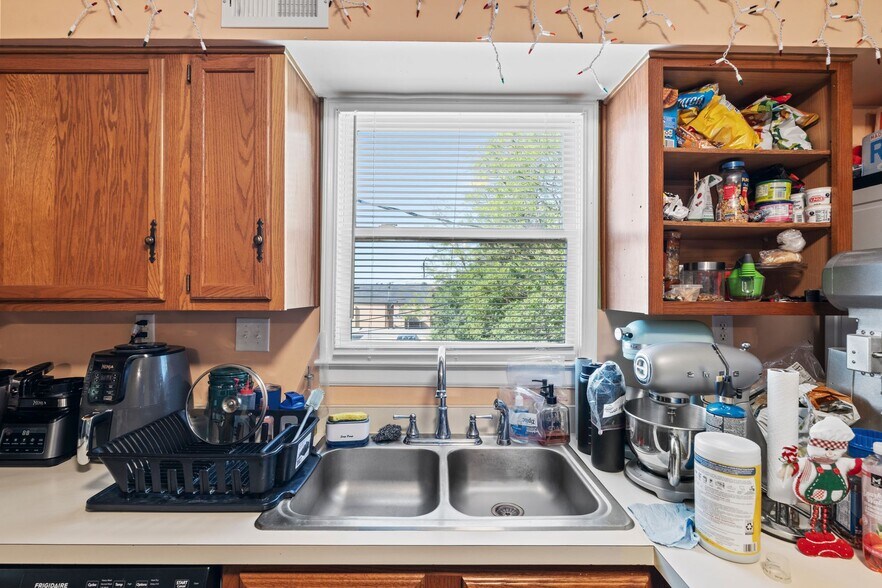 More Photos Of 808 Bypass Rd, Winchester Freestanding For Sale