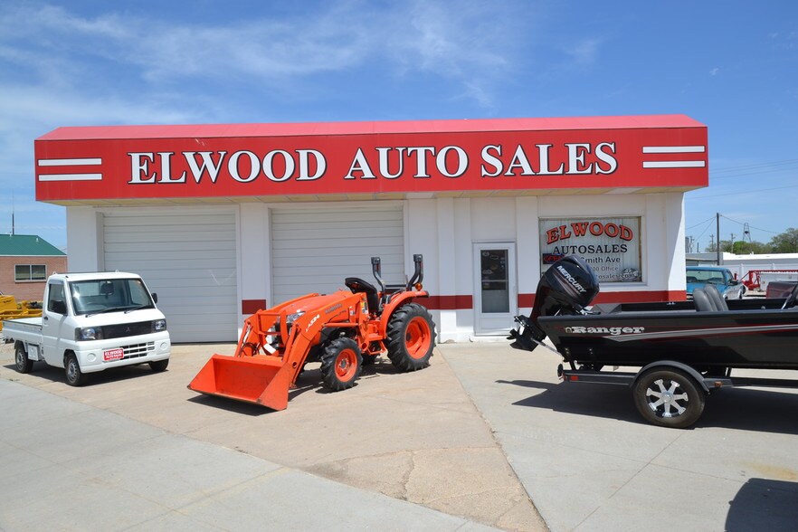 Primary Photo Of 205 Smith Ave, Elwood Auto Dealership For Sale