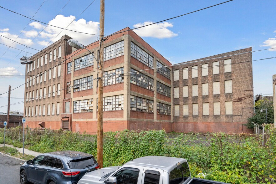 More Photos Of 2916 Weikel St, Philadelphia Warehouse For Sale