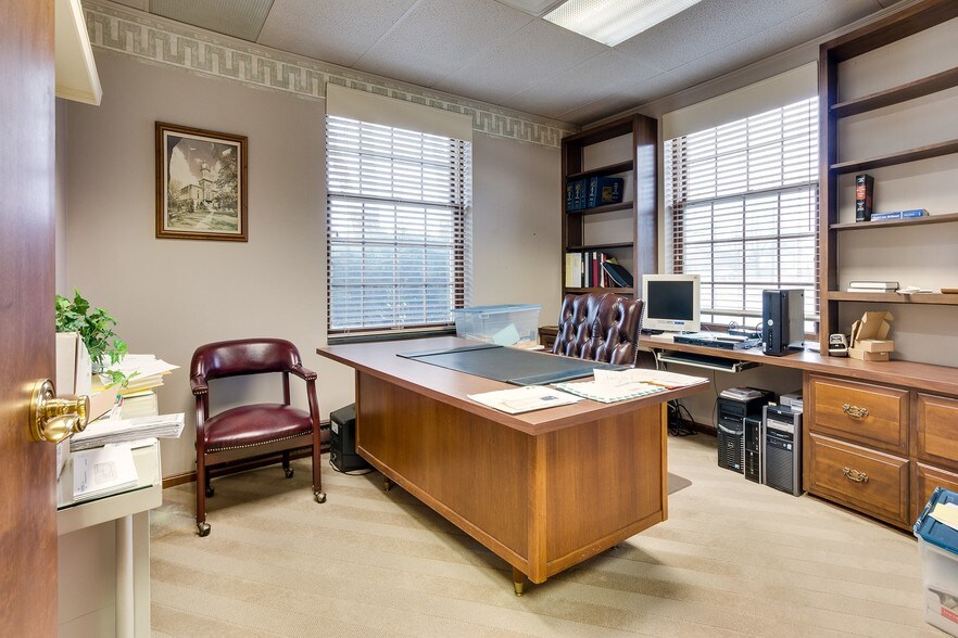 More Photos Of 100 Parker Ct, Chardon Office For Sale