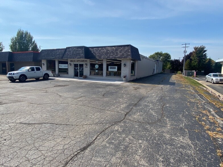 Primary Photo Of 2242 Ridge Rd, Green Bay Storefront For Lease