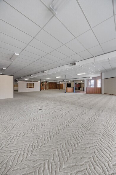 More Photos Of 121 W 5th St, Tipton Showroom For Sale