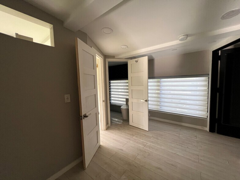 More Photos Of 2007 Us-90-alt, Missouri City Light Manufacturing For Sale