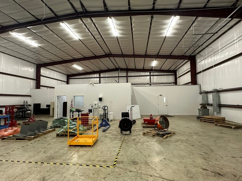 More Photos Of 3001 S Darla Ave, Gonzales Warehouse For Lease