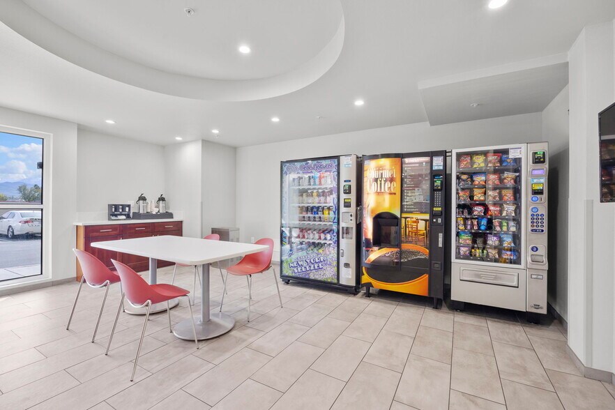 More Photos Of 2659 East Highland Avenue, Highland Hotel For Sale