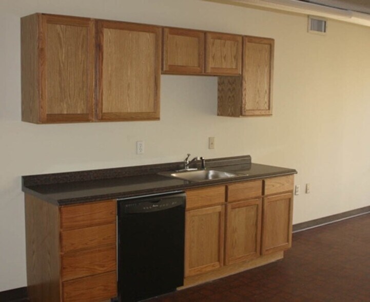 More Photos Of 1111 24th St W, Austin Office For Lease