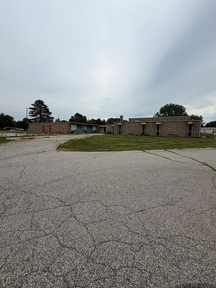 More Photos Of 1944 Iowa Ave, Saginaw Flex For Sale