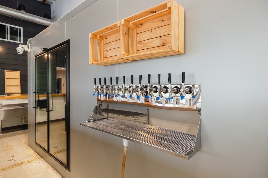 More Photos Of 110 Greenfield St, Wilmington General Retail For Sale