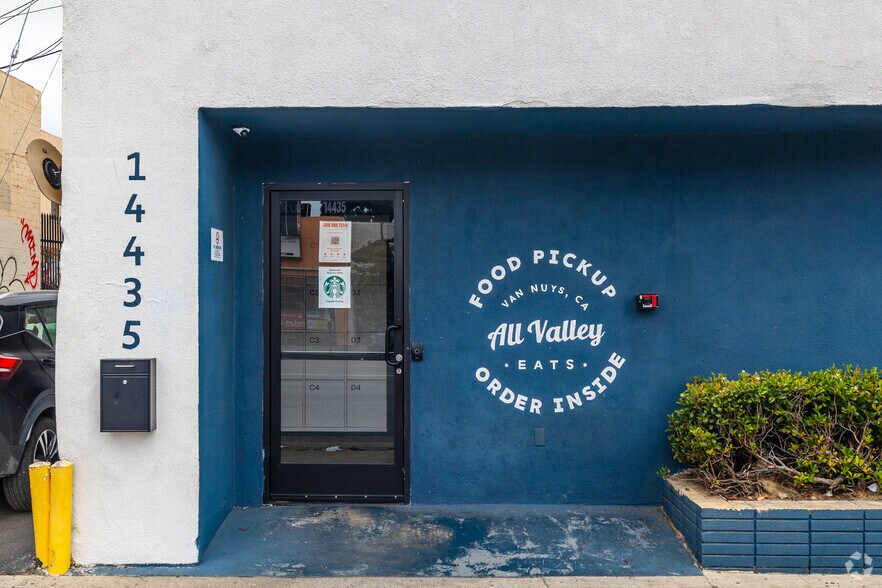 More Photos Of 14435 Victory Blvd, Van Nuys Health Club For Lease