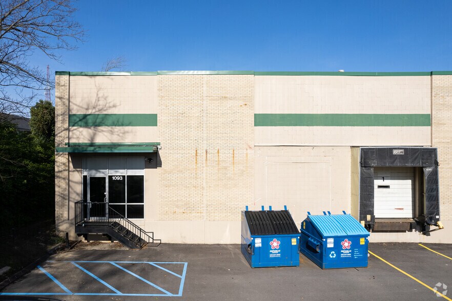 More Photos Of 1085-1107 N Warson Rd, Saint Louis Warehouse For Lease