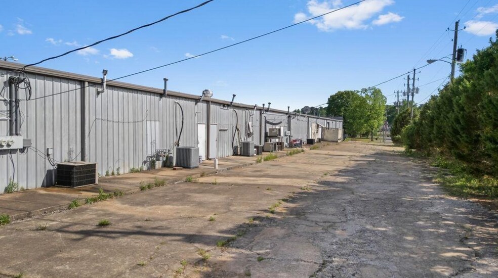 More Photos Of 301 N Walston Bridge Rd, Jasper Freestanding For Lease