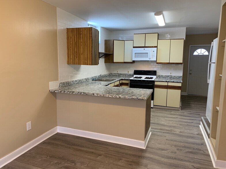 More Photos Of 401 S Springfield Rd, Clifton Heights Storefront Retail Residential For Sale
