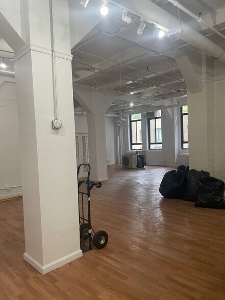 More Photos Of 344 W 38th St, New York Office For Lease