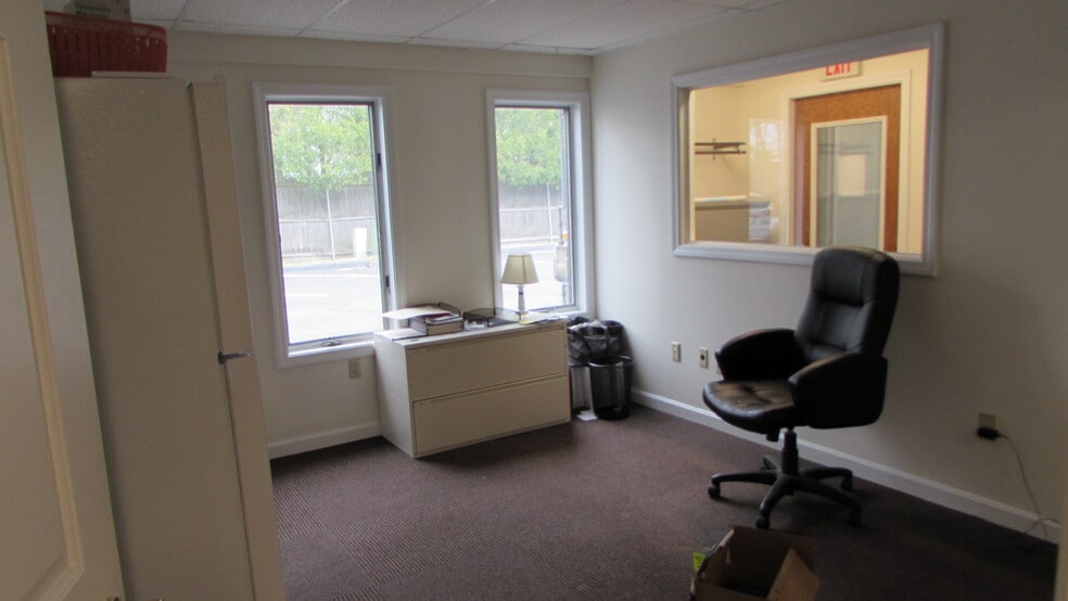 More Photos Of 201 Main St, Westbrook Office For Lease