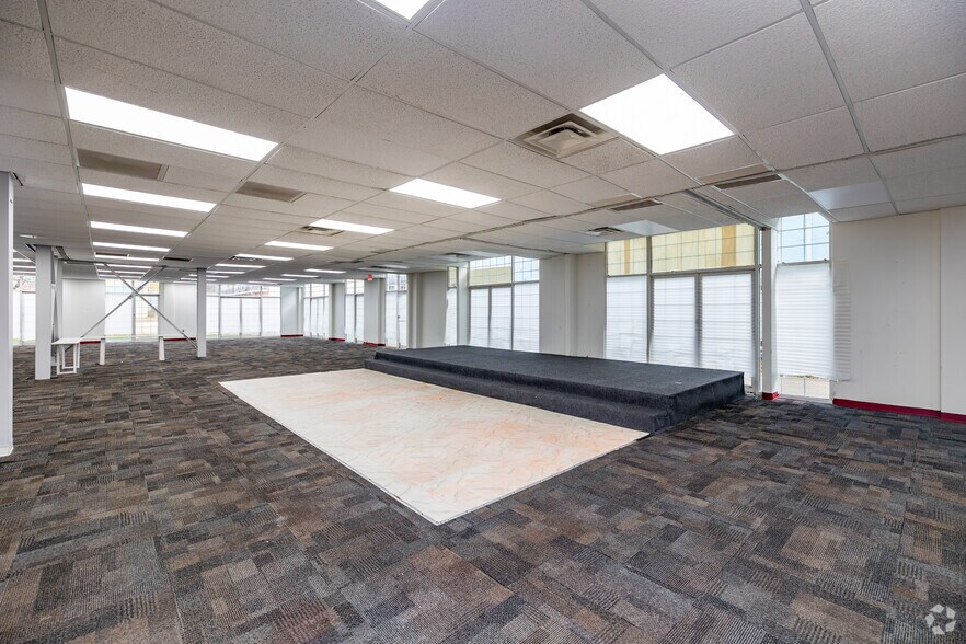 More Photos Of 6230-6360 Busch Blvd, Columbus Unknown For Lease