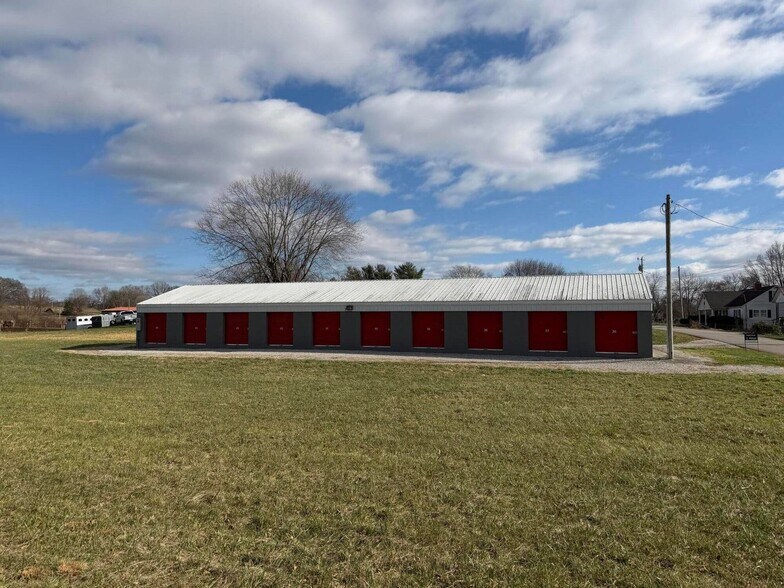 More Photos Of 120 Alexander St, Monticello Self Storage For Sale