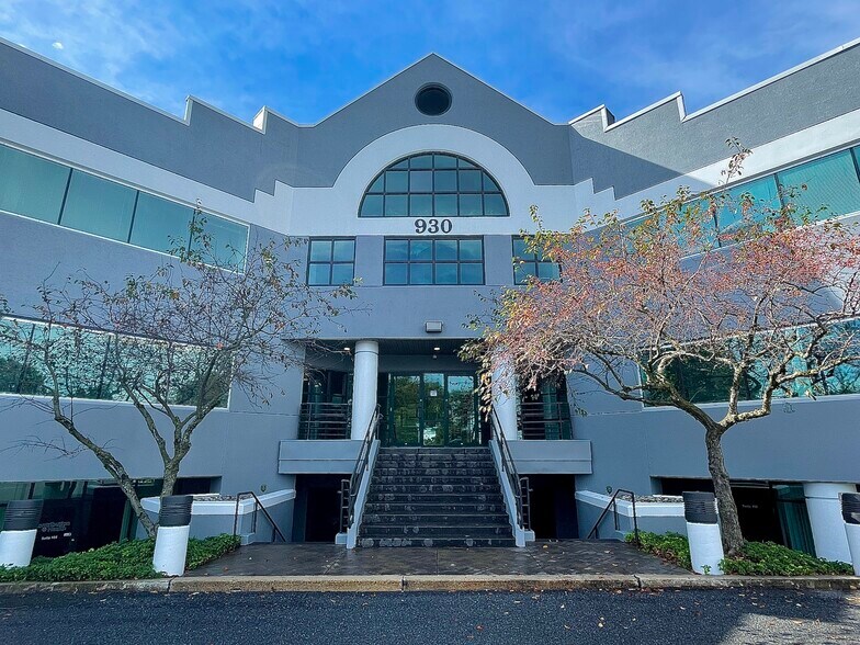 More Photos Of 930 Red Rose Ct, Lancaster Medical For Lease