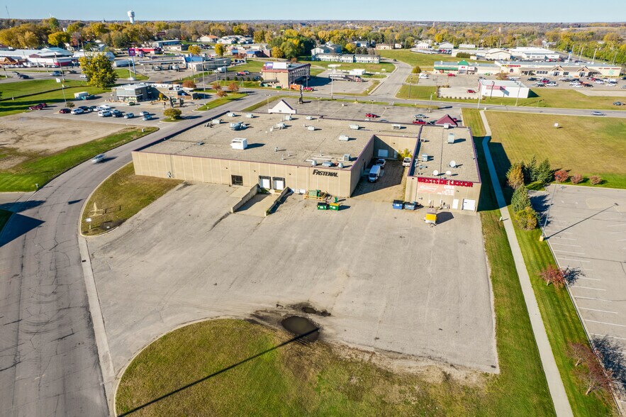 More Photos Of 1225 Timberlane Dr, Sauk Centre General Retail For Lease