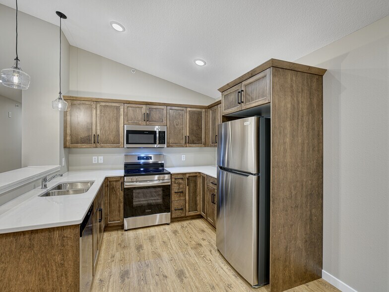 More Photos Of 102 Ridge Rd, Osceola Apartments For Sale