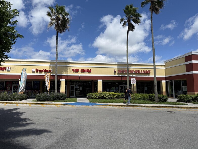 More Photos Of 6805-7031 Taft St, Hollywood Unknown For Lease