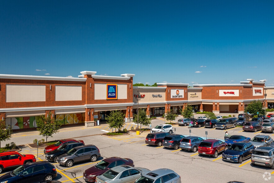 More Photos Of 12101-12153 Manchester Rd, Des Peres General Retail For Lease