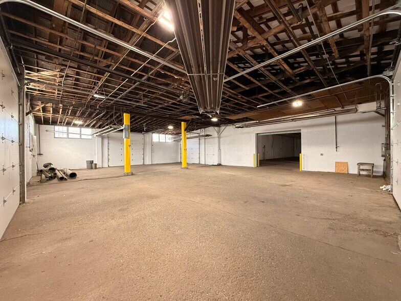 More Photos Of 135 Kensington Ave, Zanesville Warehouse For Lease