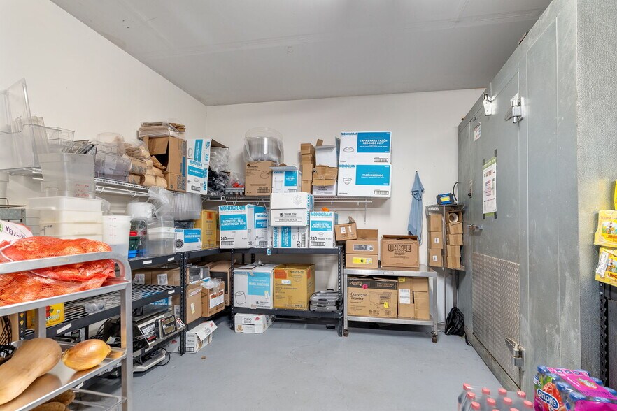 More Photos Of 140 Clinton St, Schenectady Storefront Retail Residential For Lease