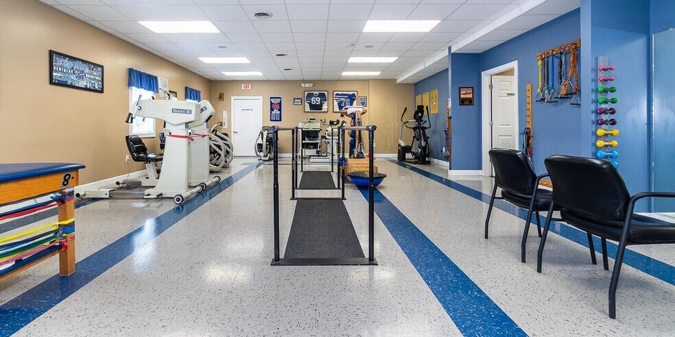 More Photos Of 25 Crossing Ln, Lexington Office For Sale