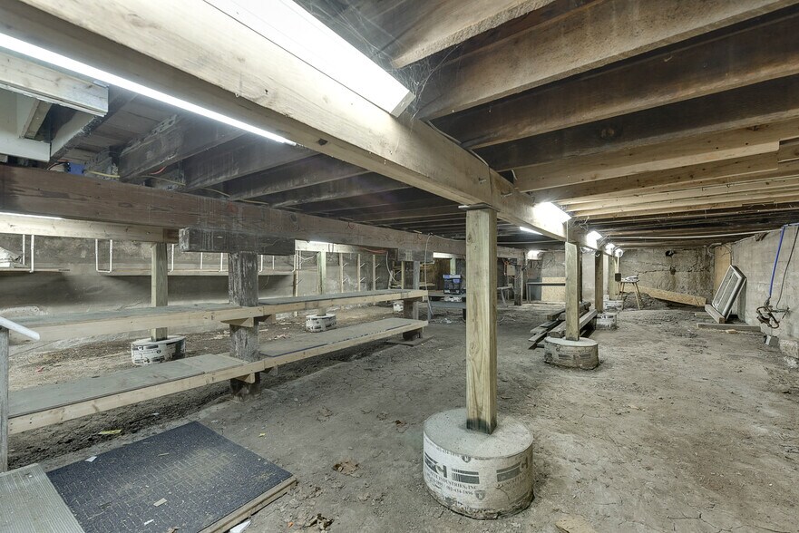 More Photos Of 250 Broad St, Greenwood Showroom For Sale