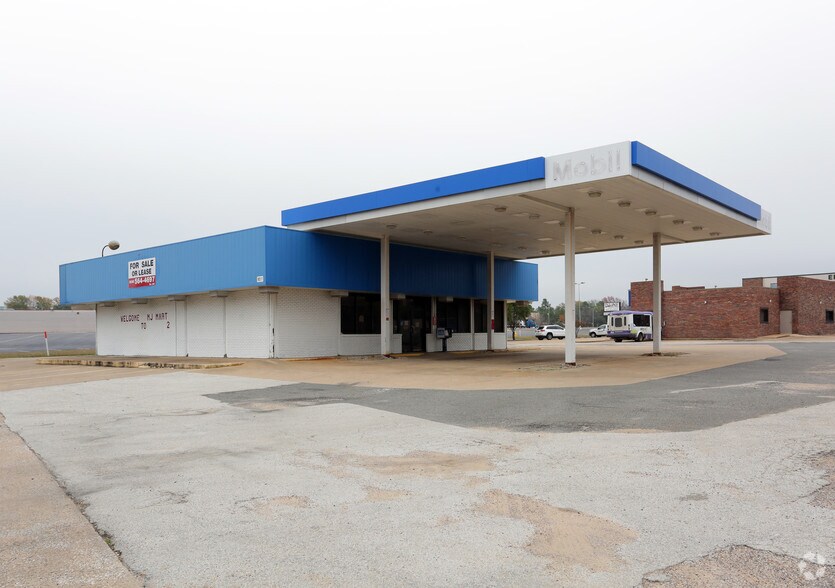 Primary Photo Of 1026 Mccann Rd, Longview Convenience Store For Lease