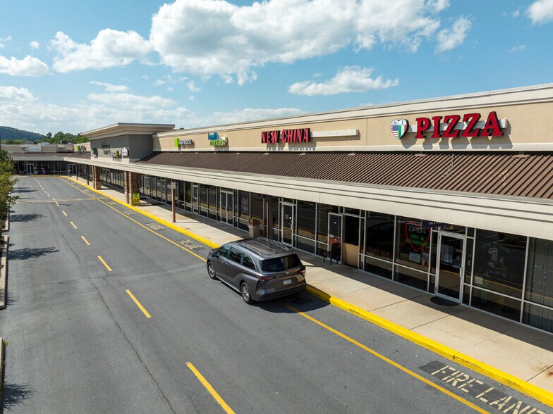 More Photos Of 40 Newberry Commons, Etters Unknown For Lease