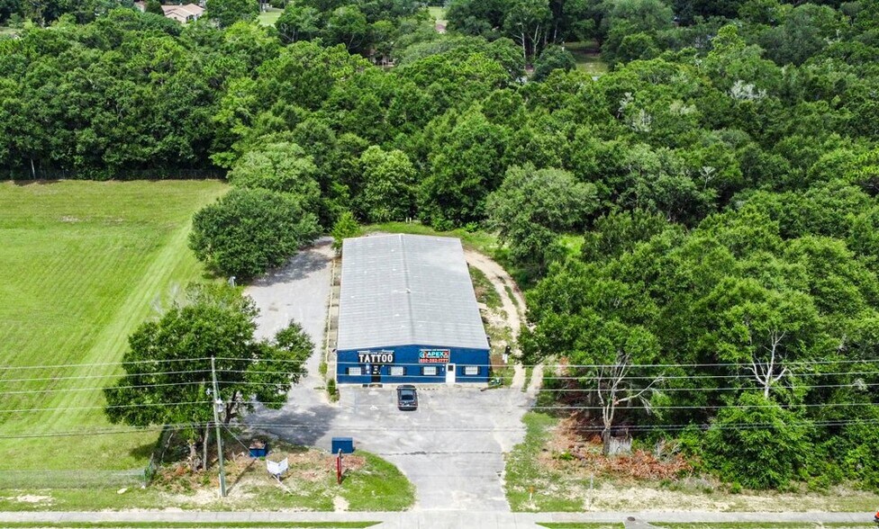 More Photos Of 6317-6327 Dogwood Dr, Milton Service For Lease