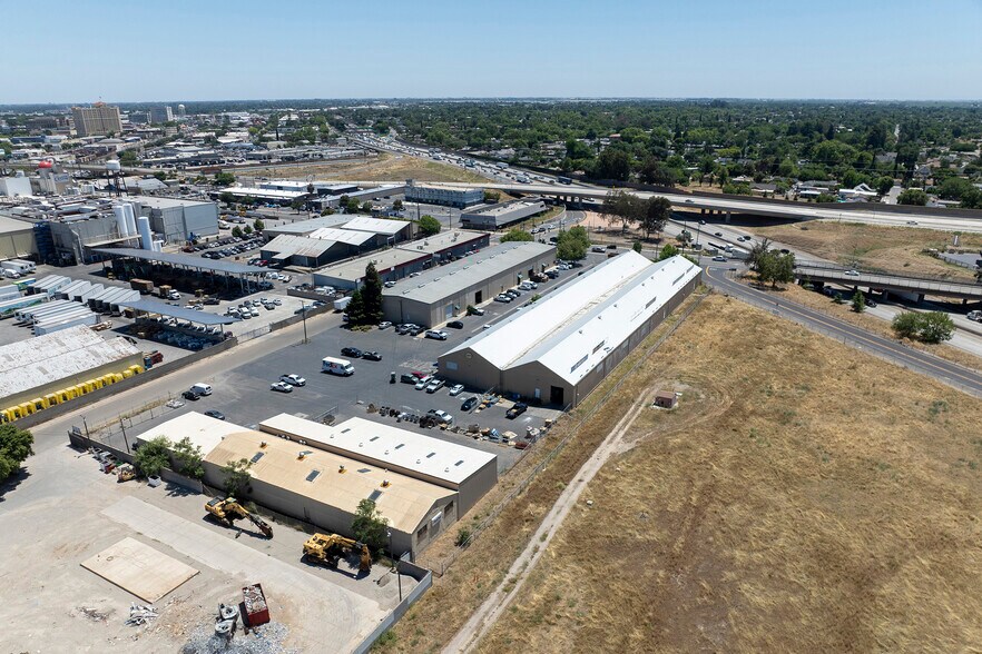 More Photos Of 615-621 Kansas Ave, Modesto Light Distribution For Sale