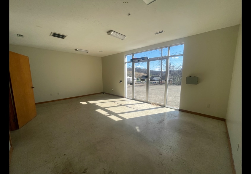 More Photos Of 6417 Sissonville Dr, Charleston Freestanding For Sale