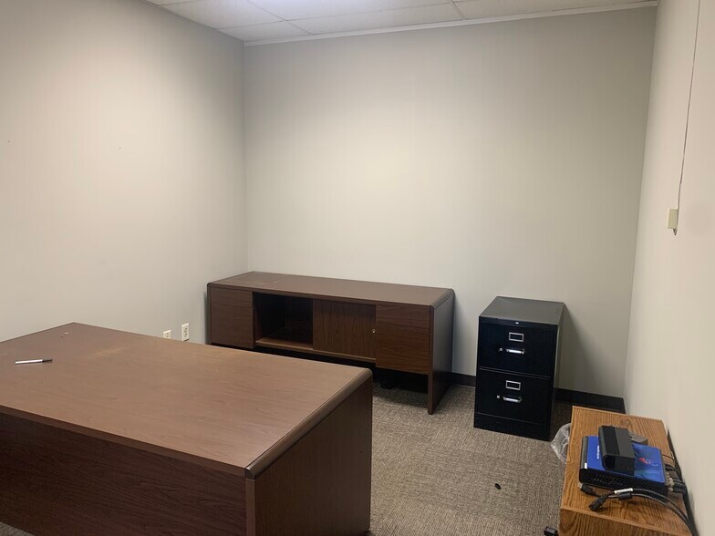 More Photos Of 112 W Athens Pky, Athens Unknown For Lease