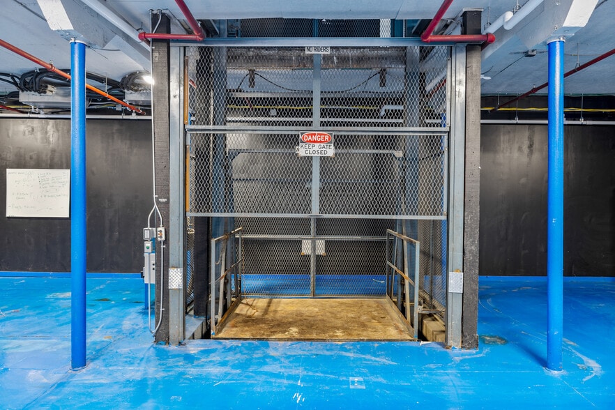 More Photos Of 122 E Laurel St, Mullins Industrial For Sale