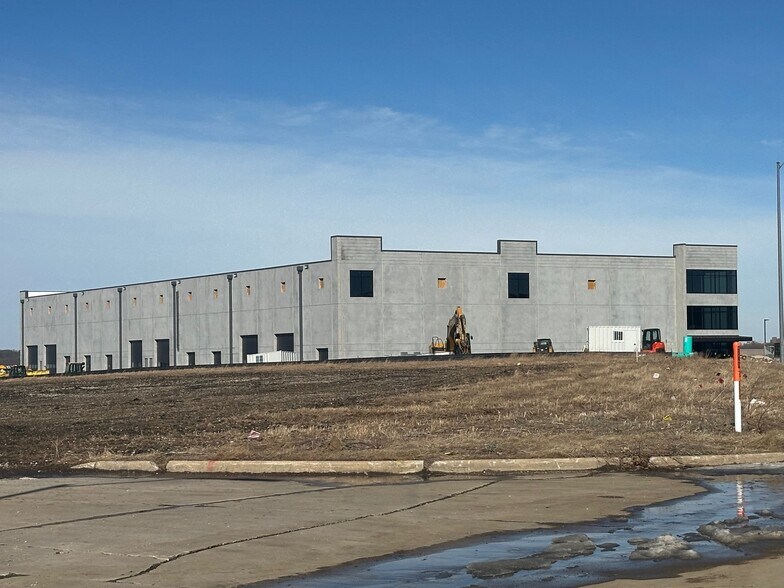 More Photos Of 6001 Thornton Ave, Des Moines Industrial For Sale