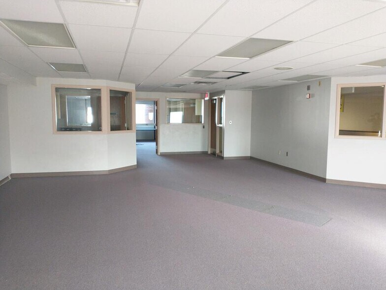 More Photos Of 1007 Cady St, Chapman Schools For Sale