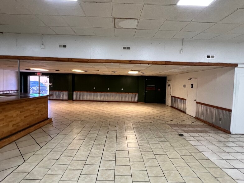 More Photos Of 612 Slater St, Kings Mountain Flex For Lease