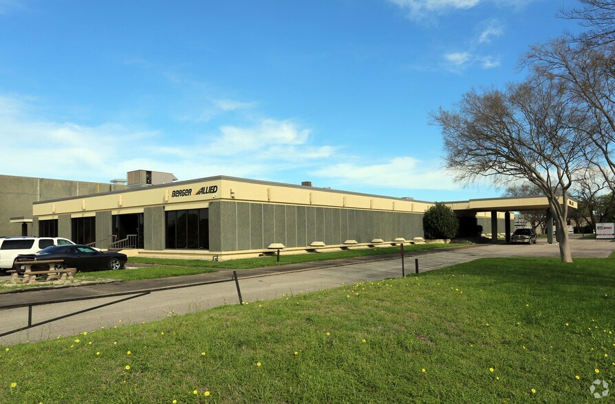 Primary Photo Of 3021 Mangum Rd, Houston Warehouse For Lease
