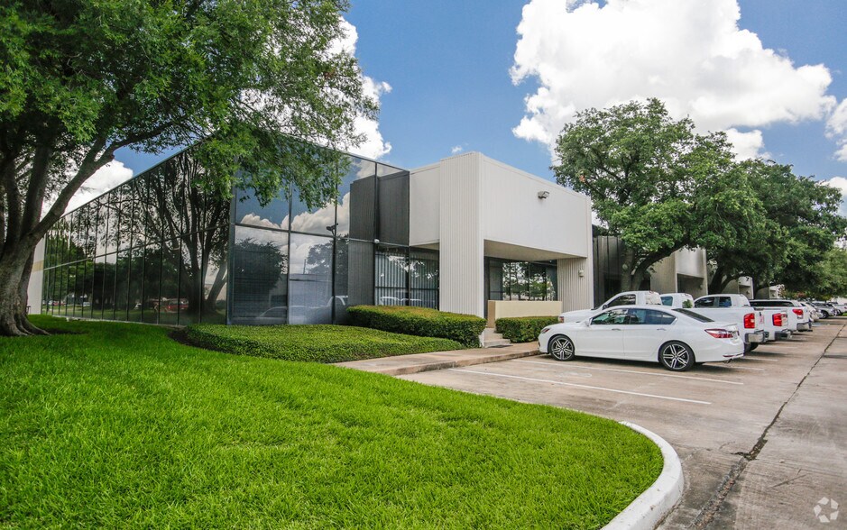 More Photos Of 10610-10618 Rockley Rd, Houston Unknown For Lease