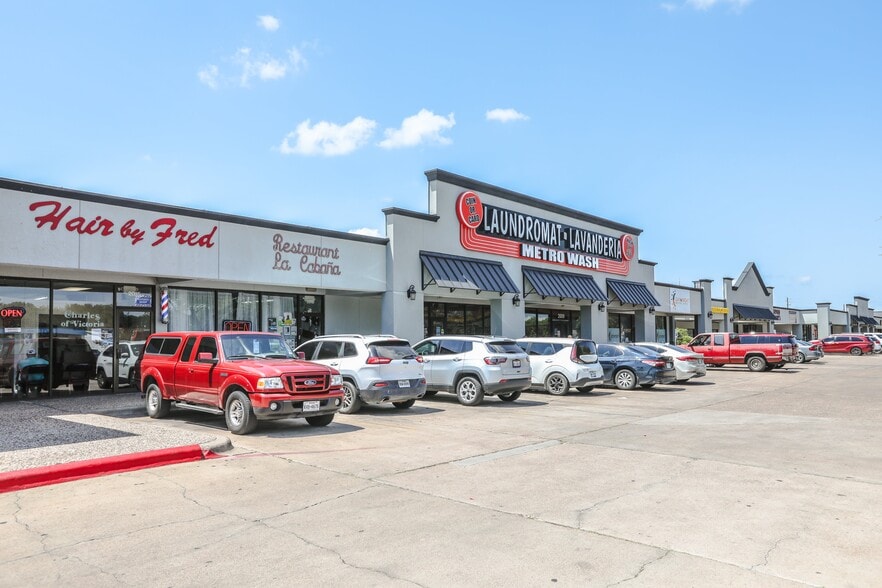 More Photos Of 1901-2403 E Red River St, Victoria General Retail For Lease